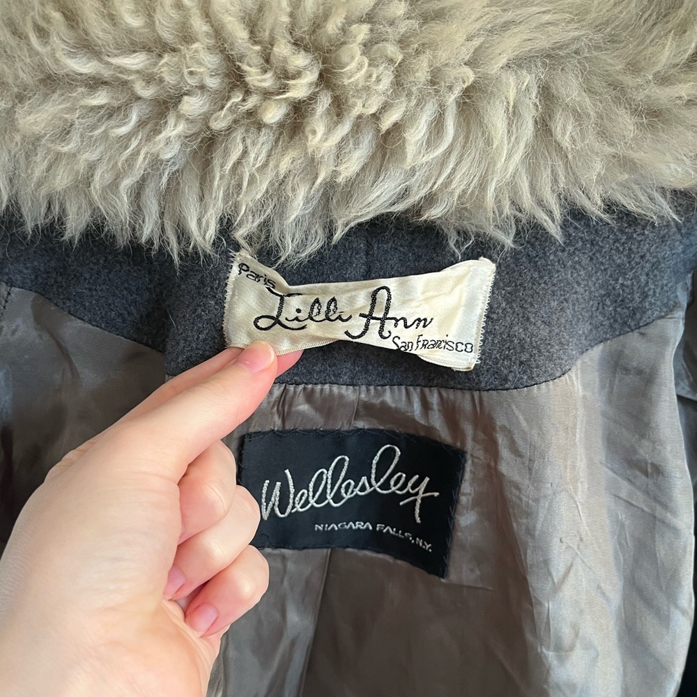 SOLD Lilli Ann vintage 100% wool and sheepskin Princess/swing style wrap coat - Picture 5 of 14